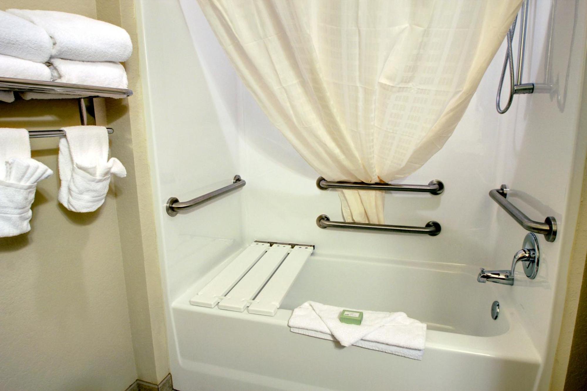 Cobblestone Hotel & Suites - Beulah Ruang foto